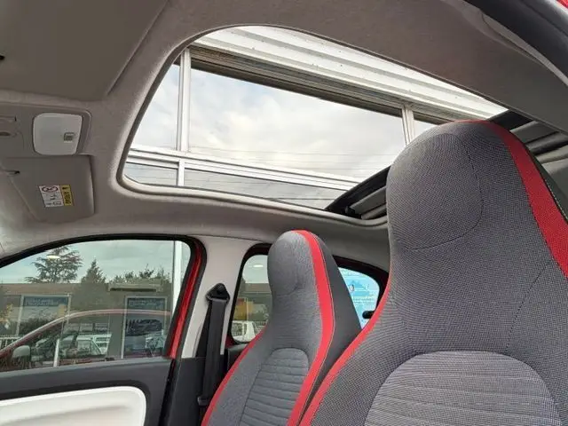 RENAULT TWINGO III – Image 16